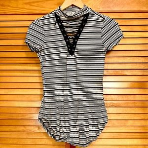!Striped Mock Neck Lace up Keyhole Scoop Bottom Top!
